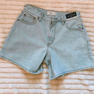 abercrombie and fitch curve love the loose short high rise size 28 NWT
